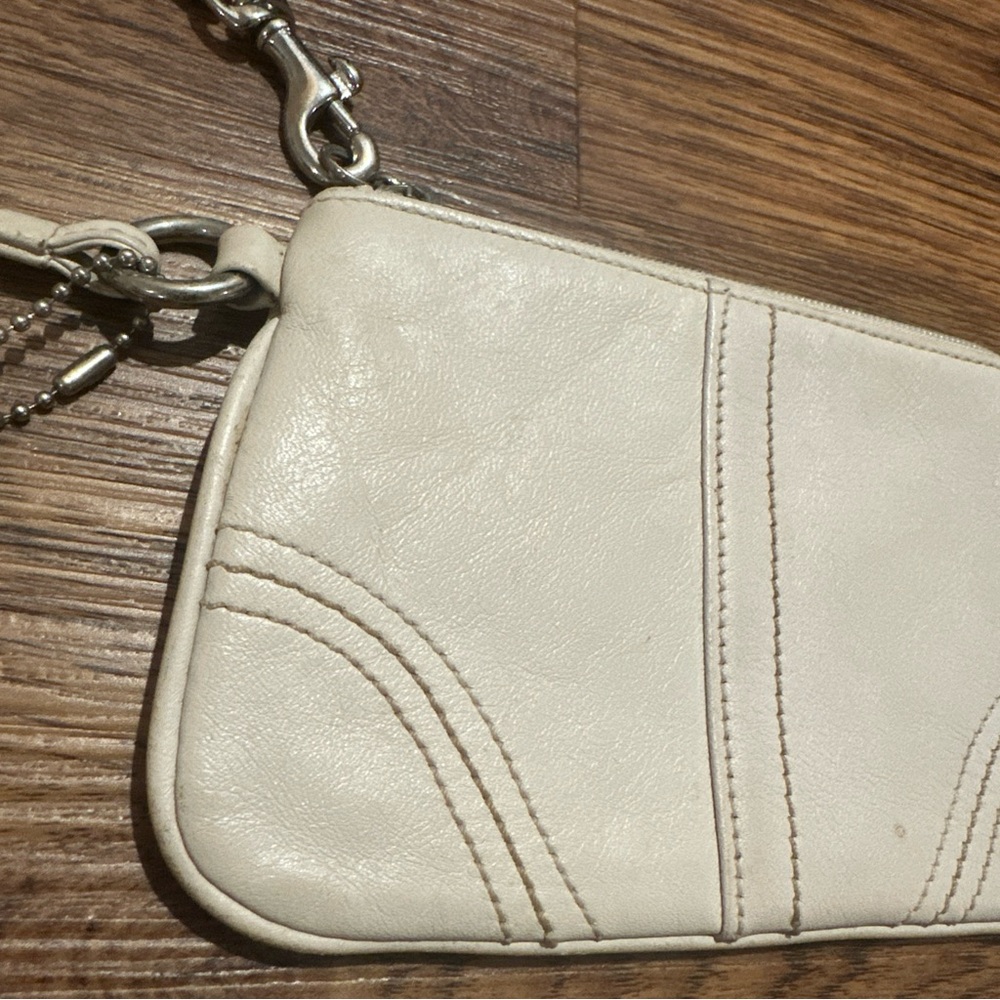 Coach Vintage Winter White Leather Wristlet Y2K - Picture 2 of 5